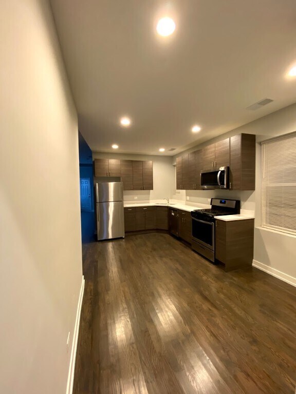 2750 West Cermak Road - 2F