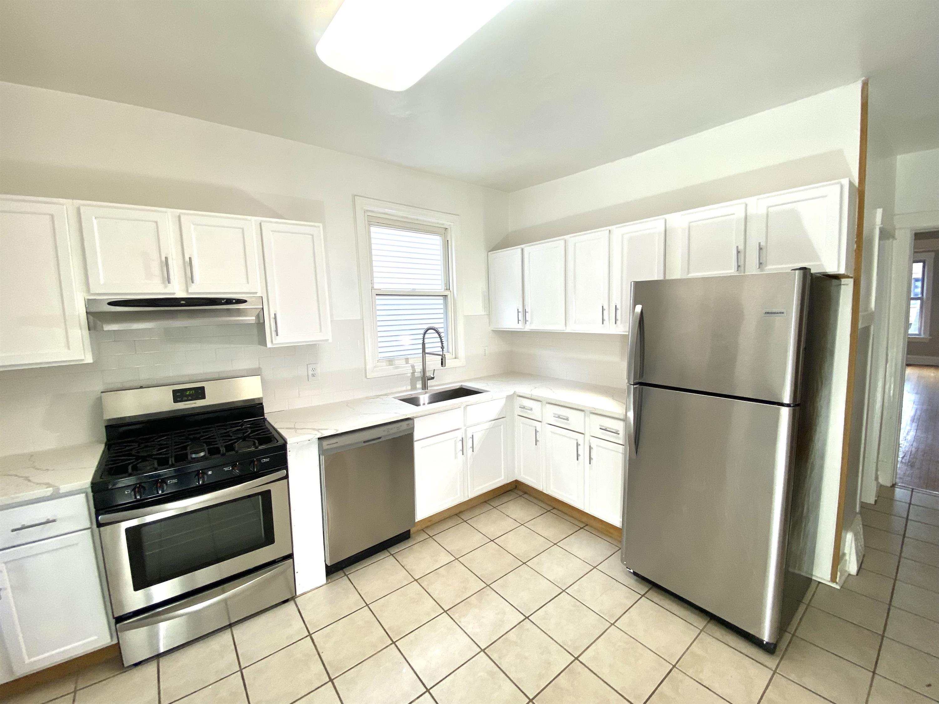 4711 North Artesian Avenue - 2F